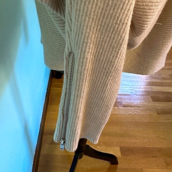 Women’s Long Sleeve Sweater in Cream - Size Large - MINT Condition - Picture 3 of 4